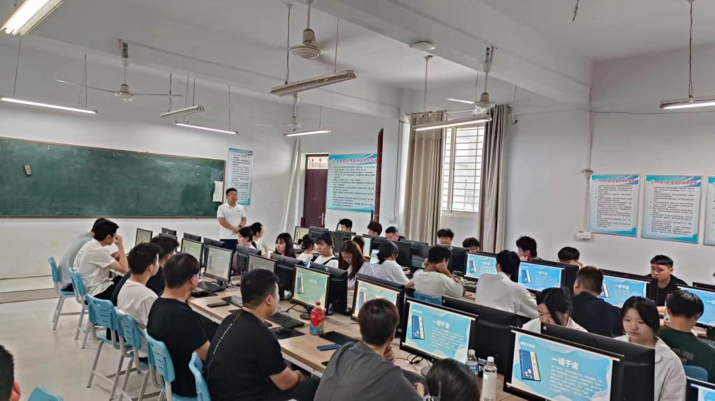 谈球吧app下载