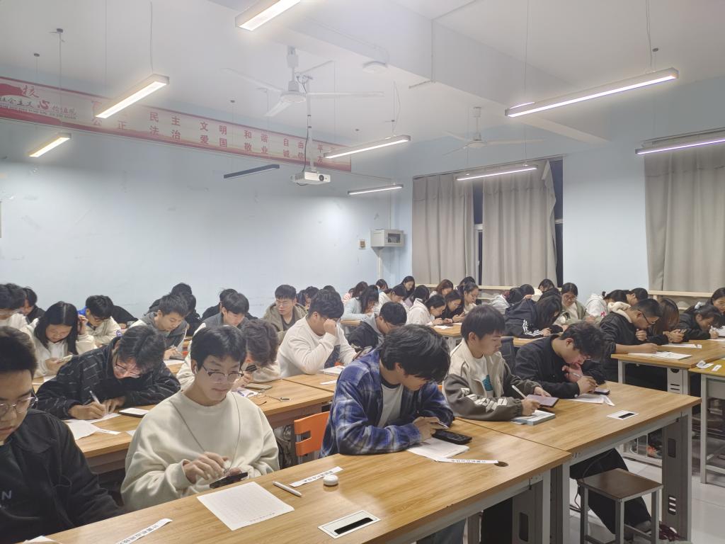 谈球吧app下载