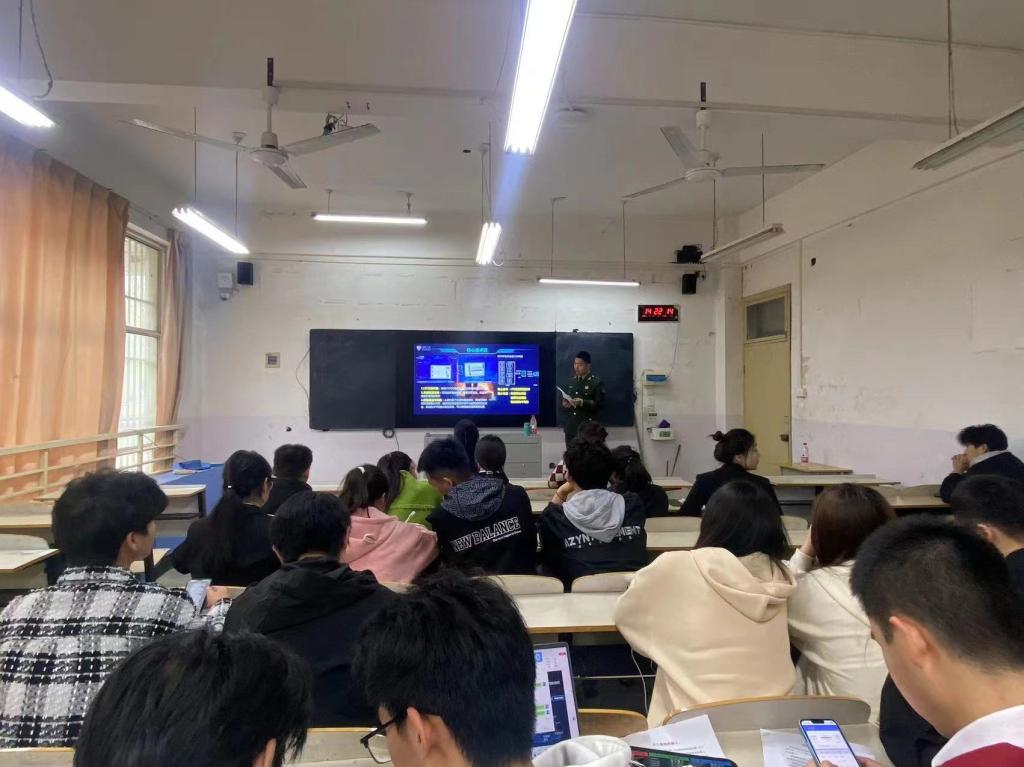 谈球吧app下载