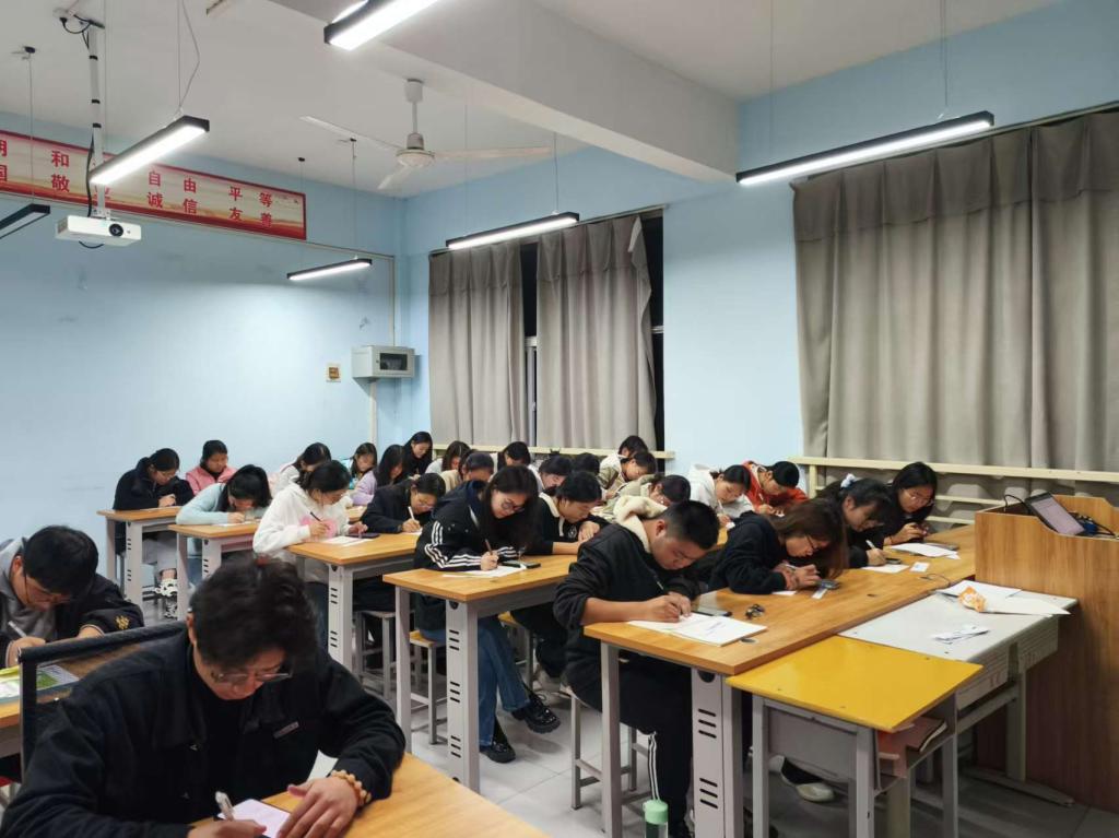 谈球吧app下载