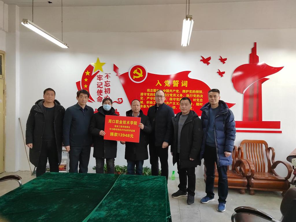 谈球吧app下载