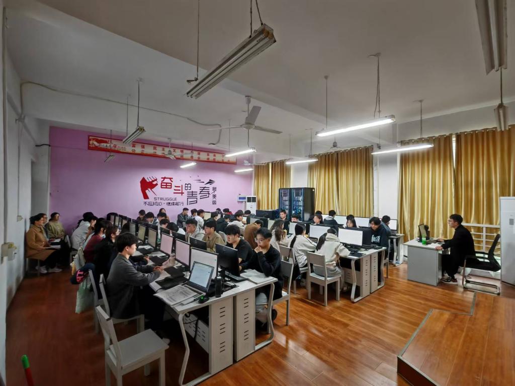 谈球吧app下载