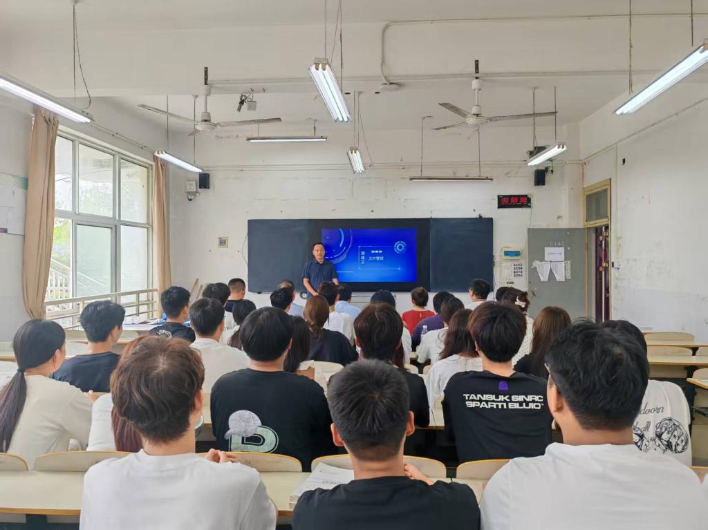 谈球吧app下载